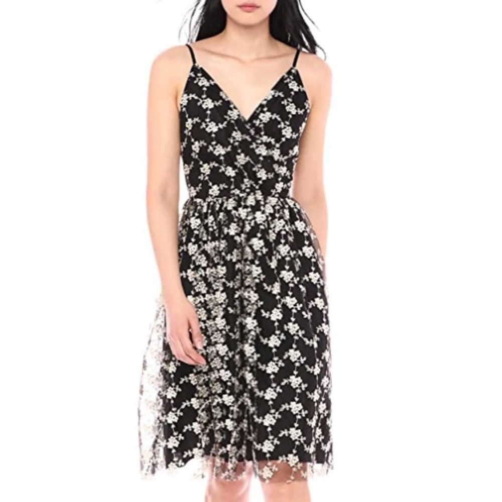 Cupcakes&Cashmere 💕Kaelyn Dress